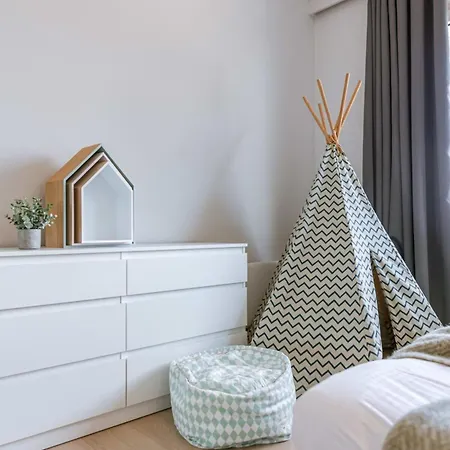 Huswell - Bright Seaview In Apartment