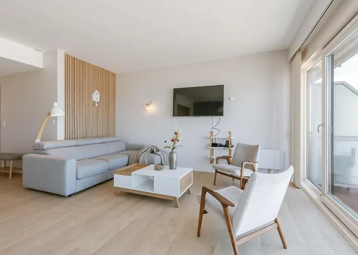 Huswell - Bright Seaview In *