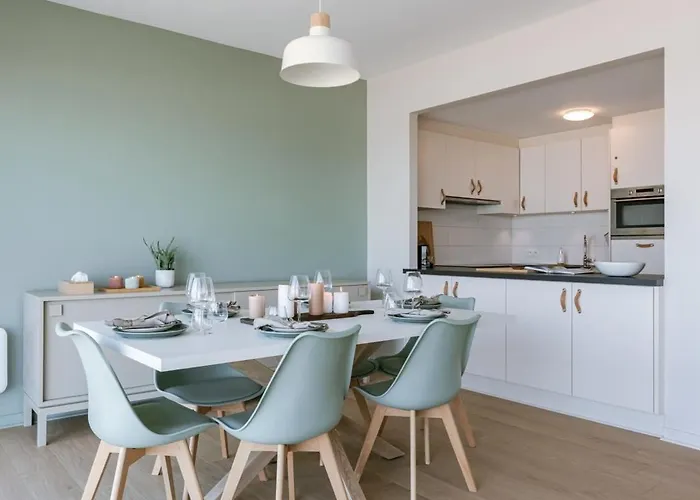 Huswell - Bright Seaview In