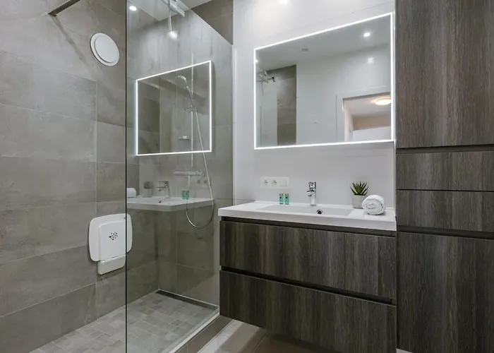 Huswell - Bright Seaview In *